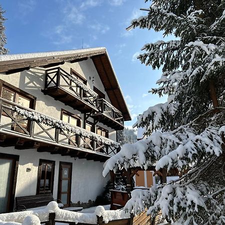 Любе Hotell Jablunytsja Eksteriør bilde