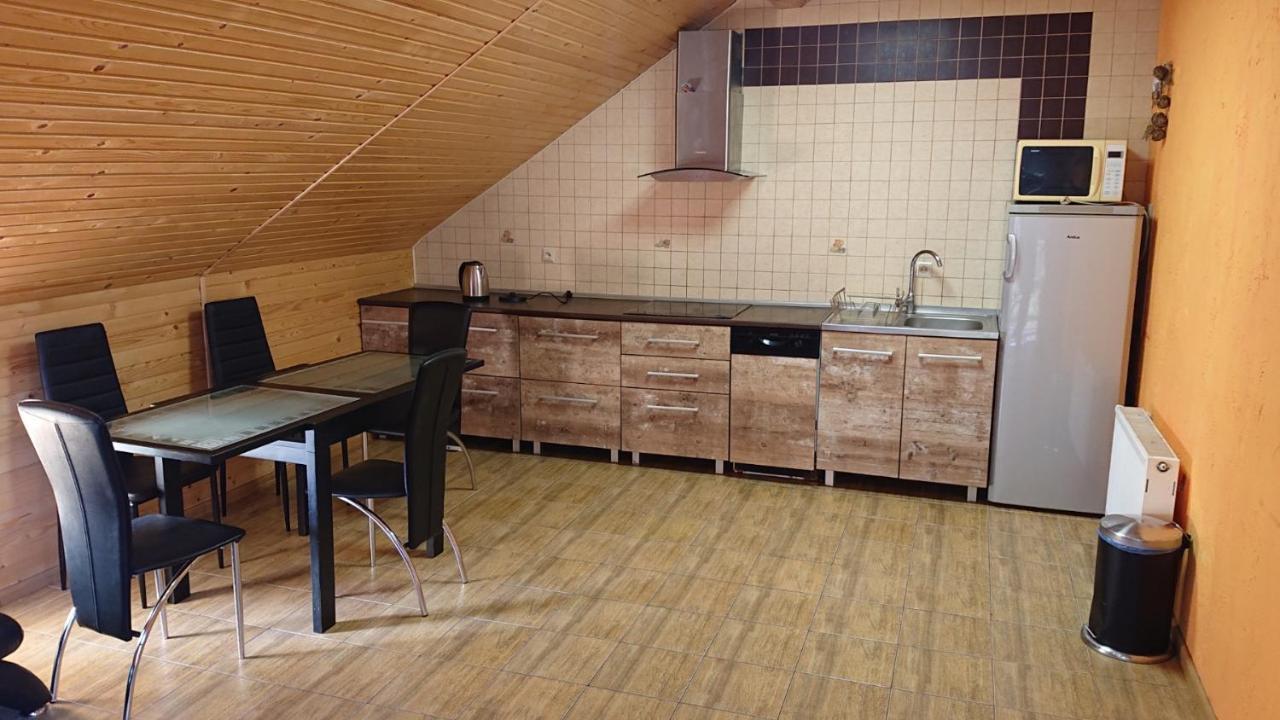 Любе Hotell Jablunytsja Eksteriør bilde