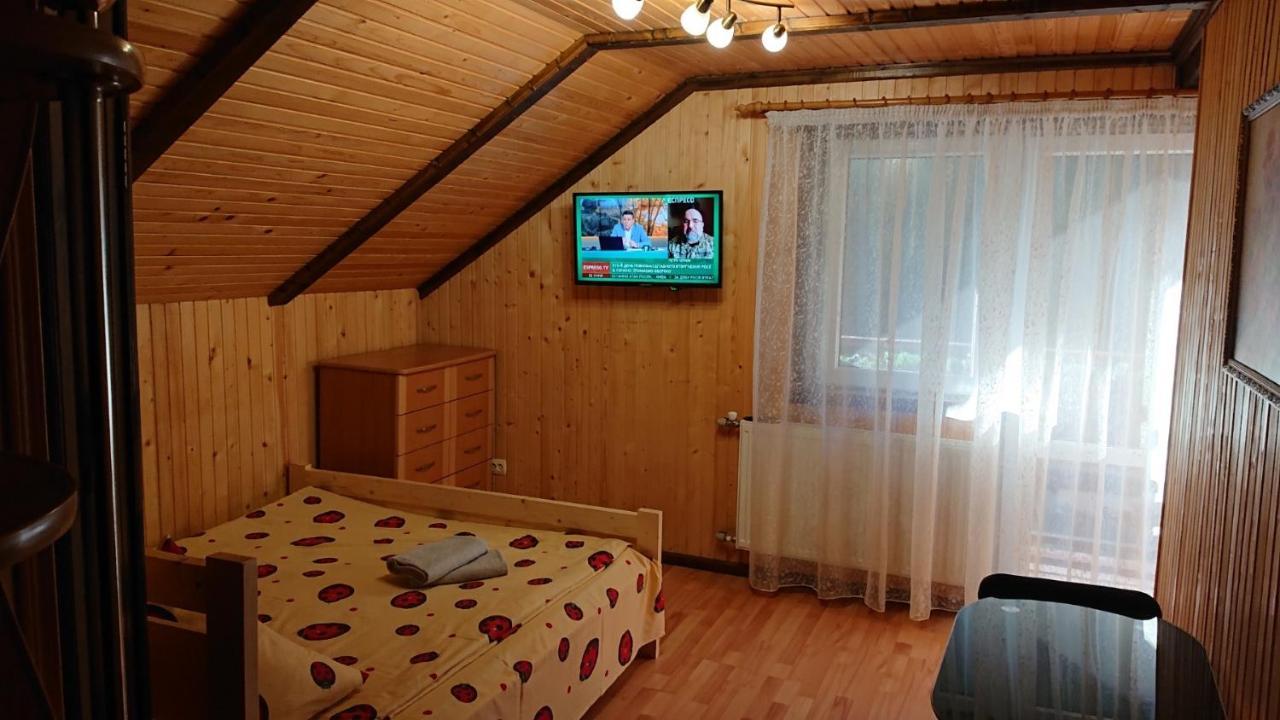 Любе Hotell Jablunytsja Eksteriør bilde