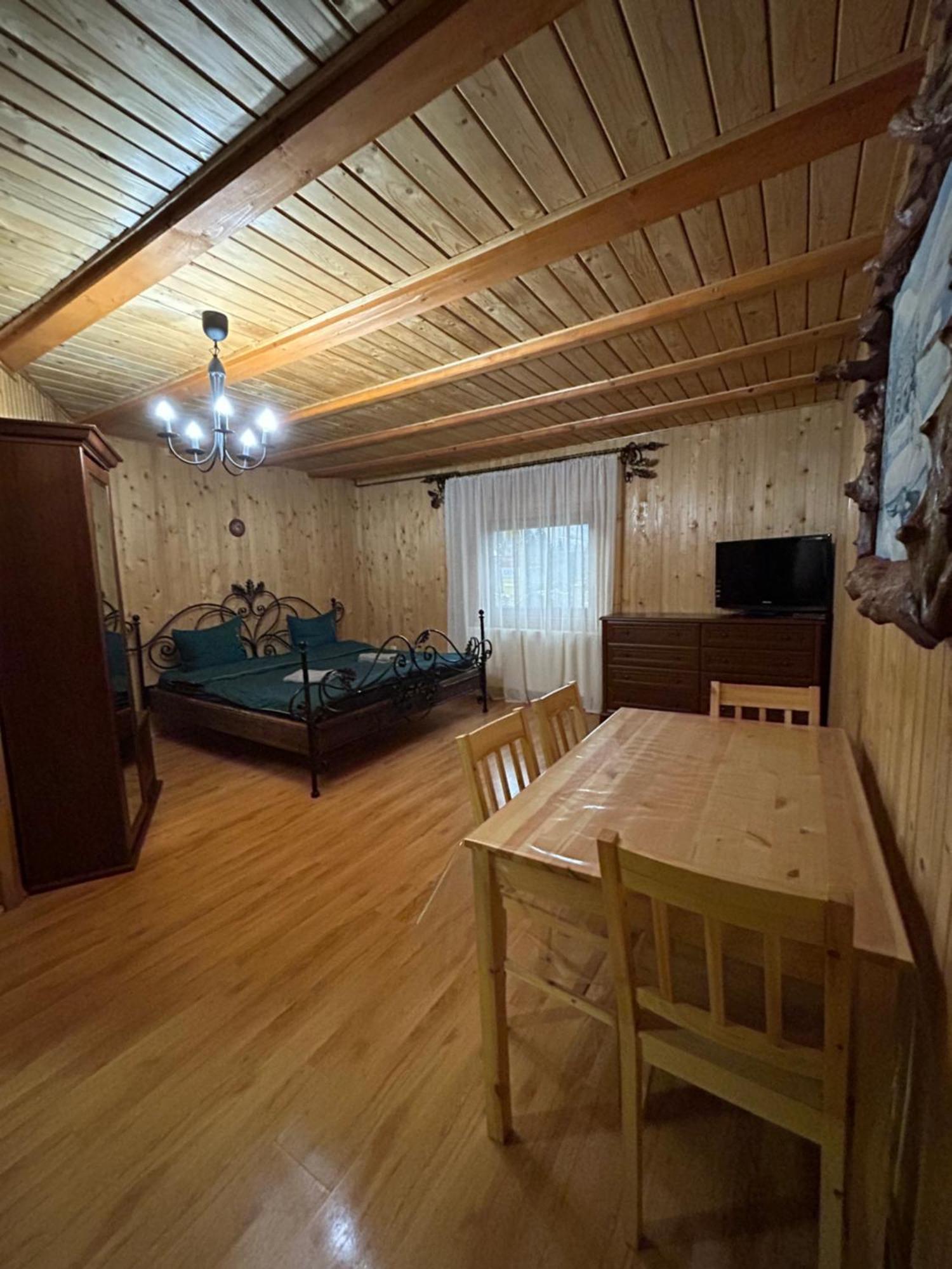 Любе Hotell Jablunytsja Eksteriør bilde