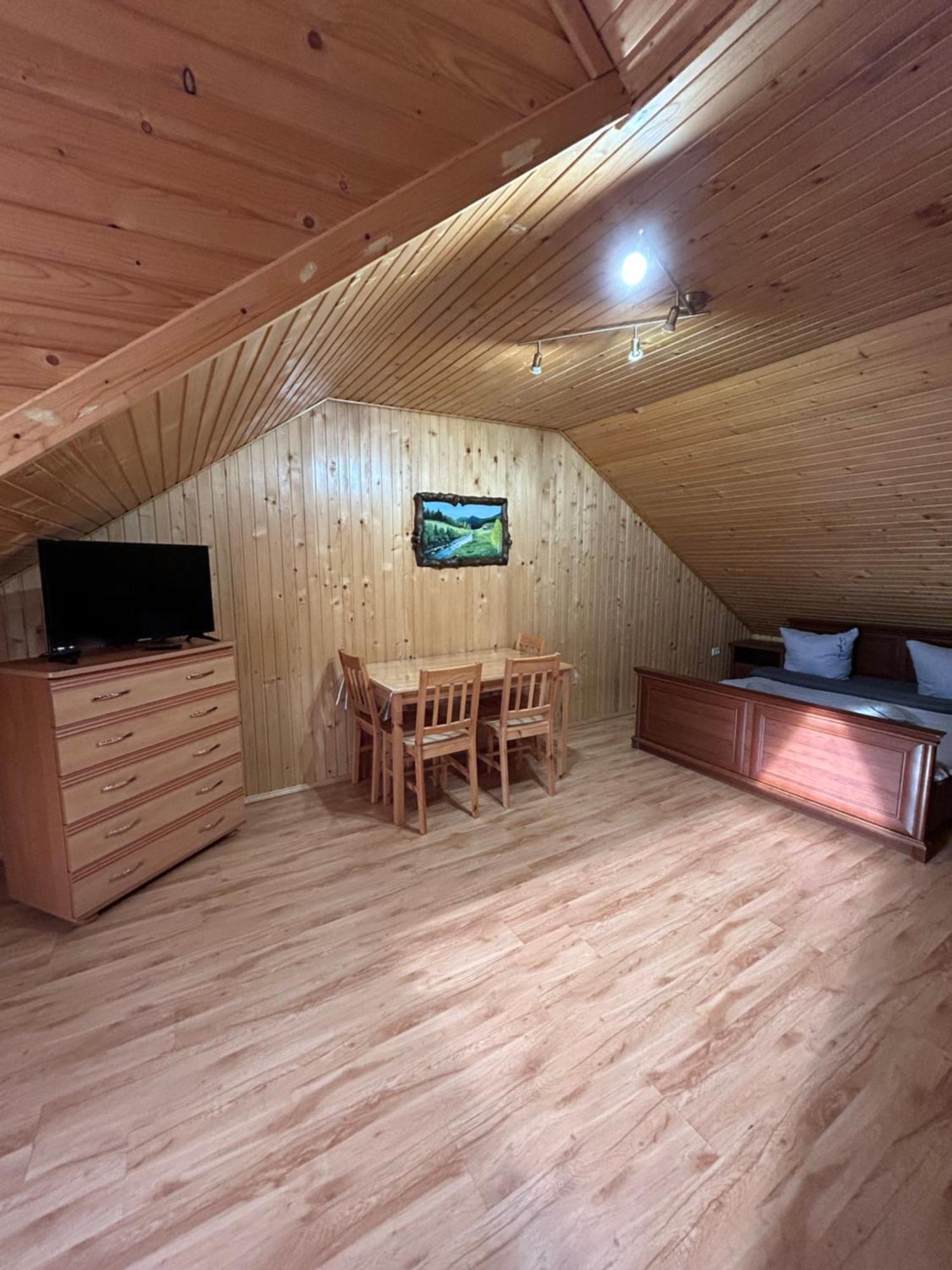 Любе Hotell Jablunytsja Eksteriør bilde